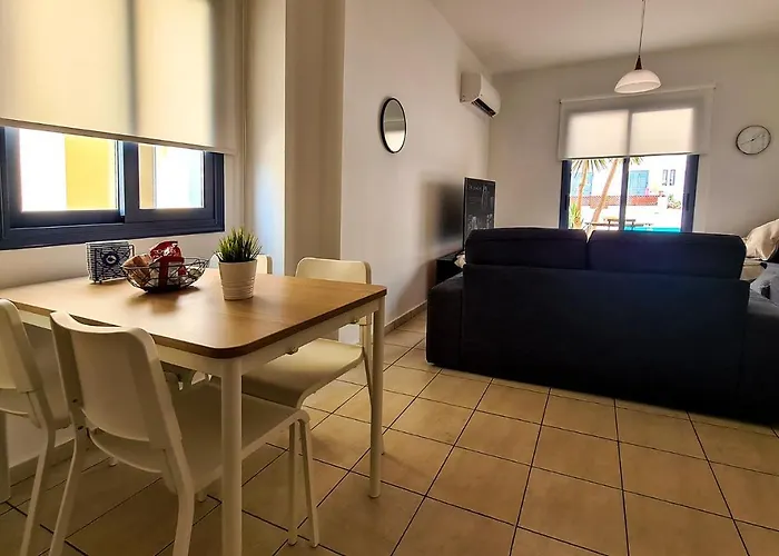 Maria's House - Communal Pool パ フォス