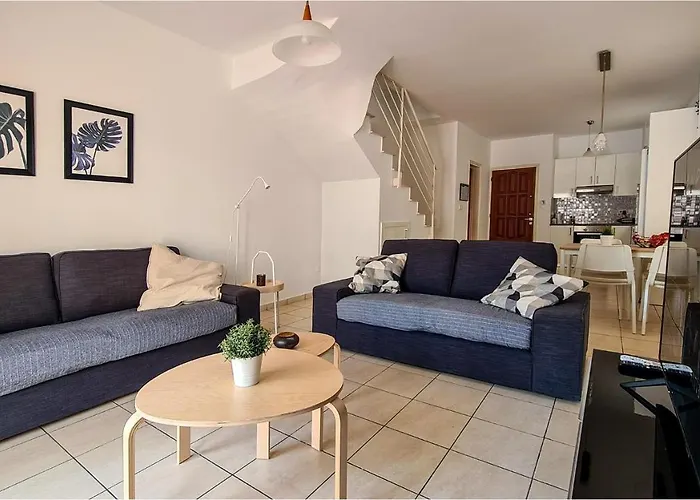 Maria's House - Communal Pool * パ フォス