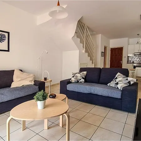 Maria's House - Communal Pool * פאפוס